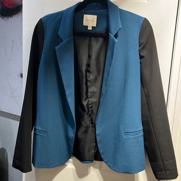 Women’s Blazer. - Picture 1 of 3